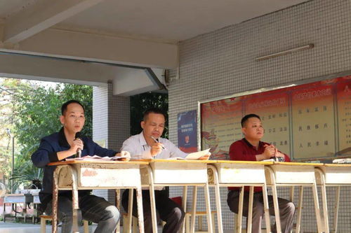 凝聚榜样力量 绽放奋斗青春——清新一中高一级召开新学期主题级会暨清港商会交流活动